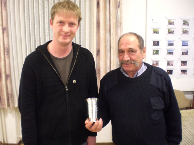 Siet 25 Jahren Schiedsrichter für den TVR - Marcus Tölle (li.) bedankte sich bei O. Conte. cimg7006